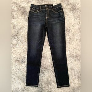 St JOHN’S BAY ~ Skinny Leg Mid-Rise Dark Wash Denim Jean - Petite Size 6